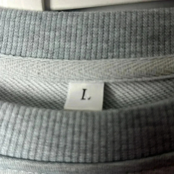 Straight Outta the 80’s Leopard Print Crewneck Sweatshirt Size Large Gray - Picture 2 of 7